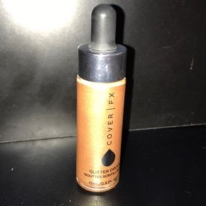 Cover FX Gold Glitter Drops in “Mirage.”